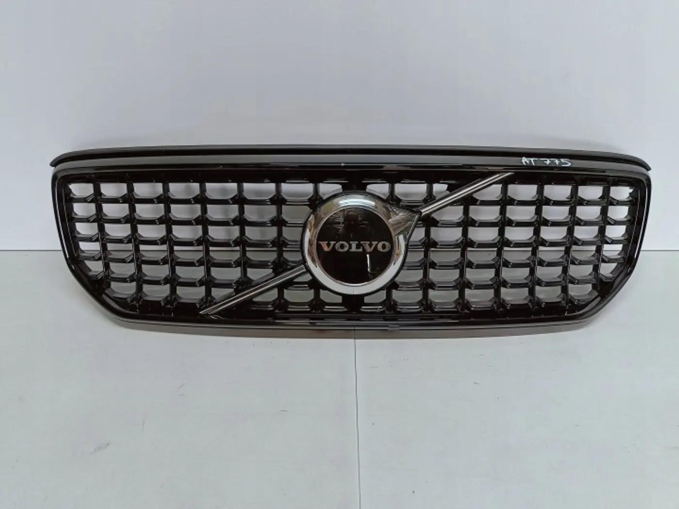 Решетка радиатора к Volvo XC40 2022