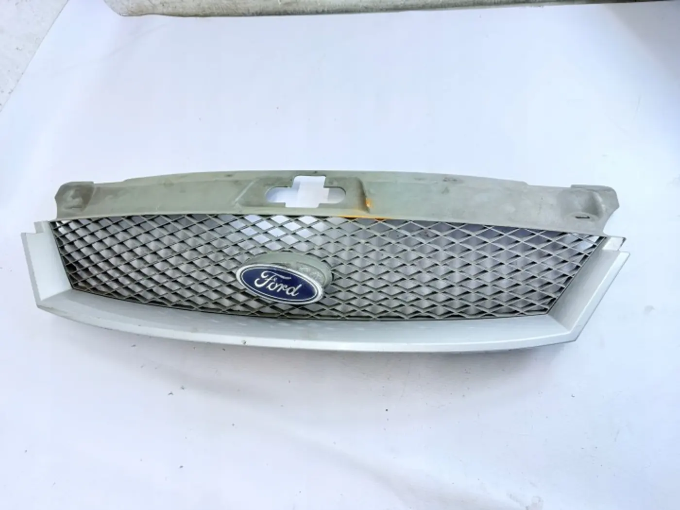 Решетка радиатора к Ford Mondeo 2003