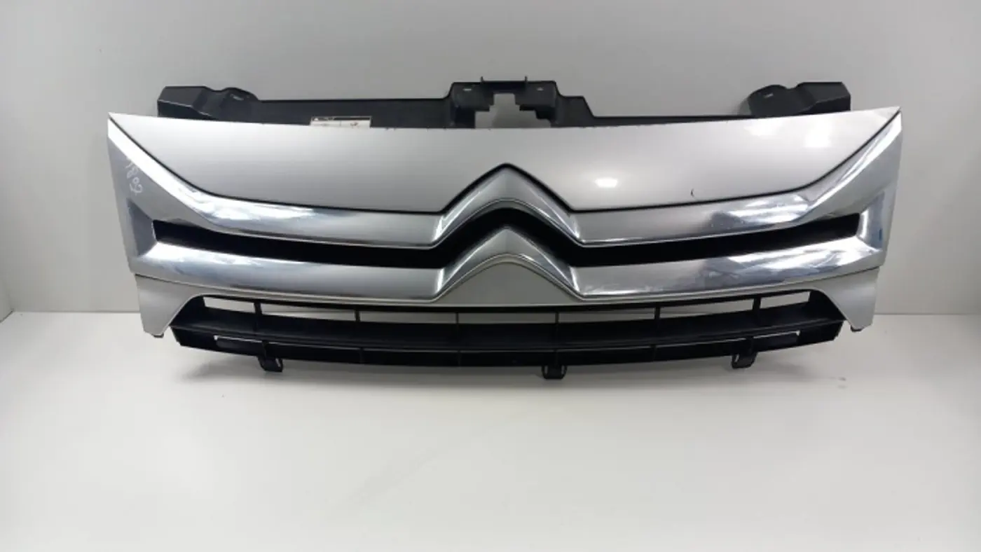 Решетка радиатора к Citroen Jumpy 2012