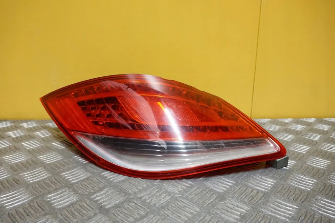 Фонарь задний левый к Porsche Boxster 2004