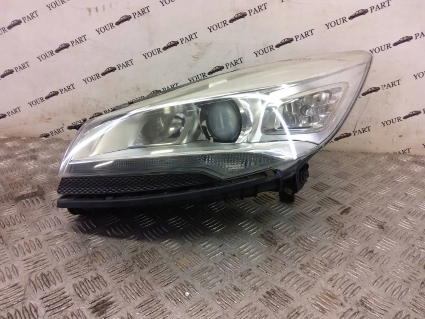 Фара левая к Ford Kuga 2013