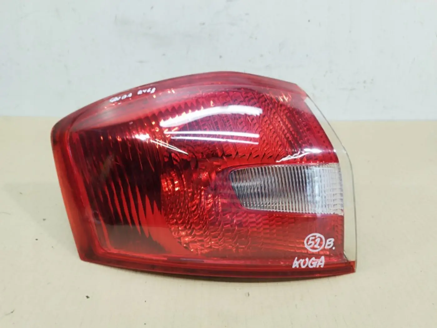 Фонарь задний левый к Ford Kuga 2008
