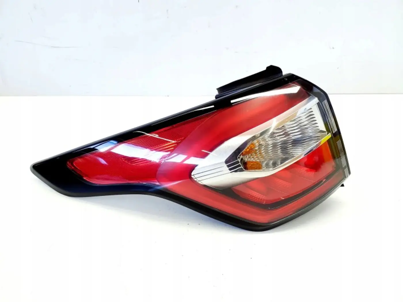 Фонарь задний левый к Ford Kuga 2013
