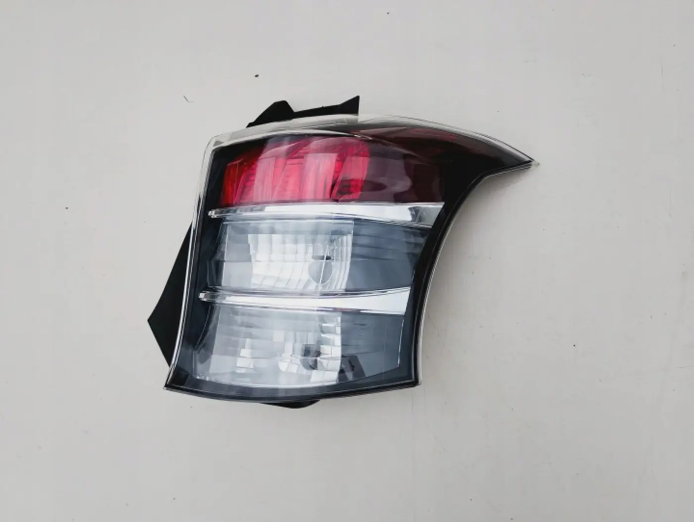 Фонарь задний правый к Toyota iQ 2008