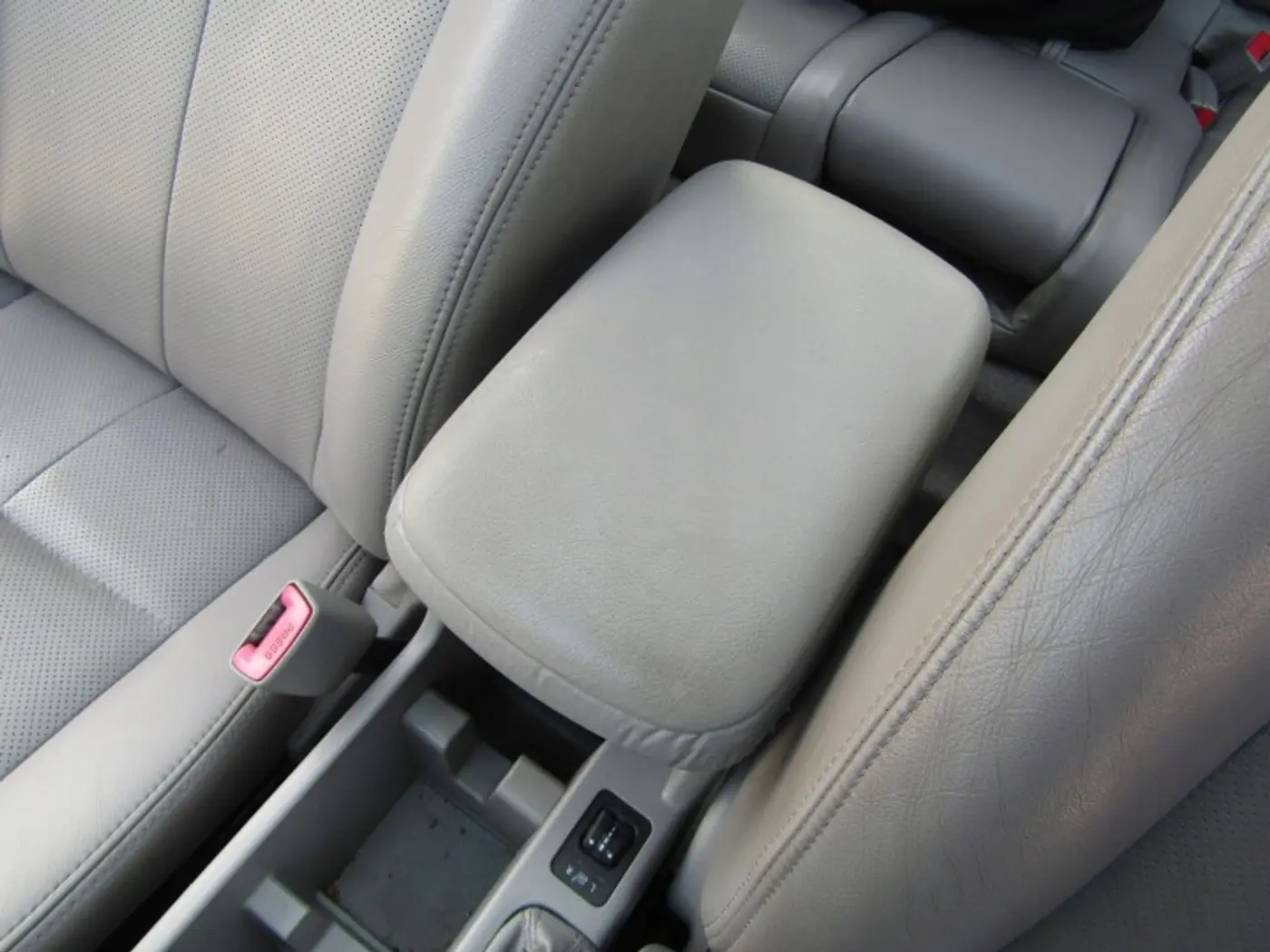 Подлокотник к Subaru Forester 2007