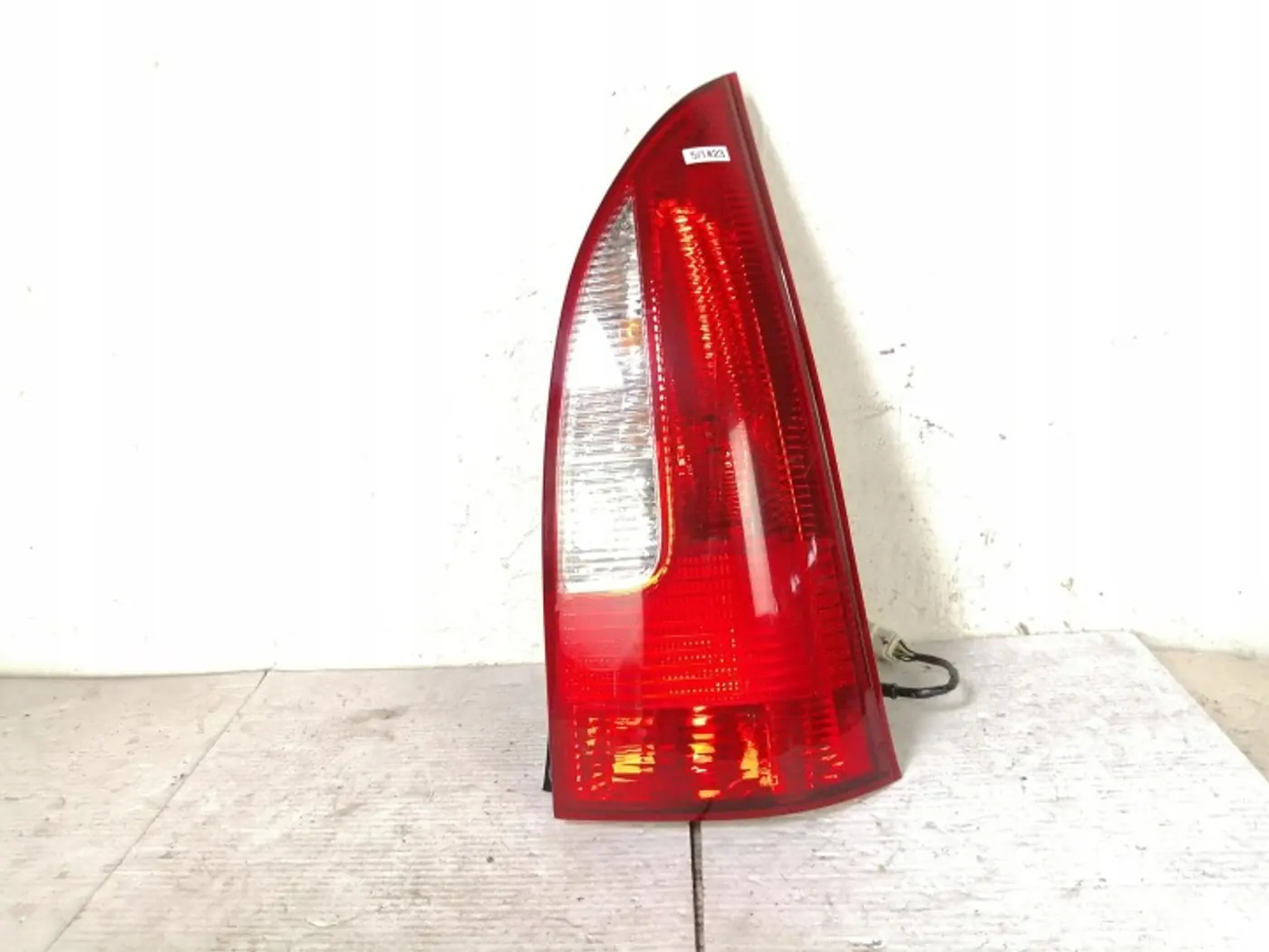 Фонарь задний правый к Mazda Premacy 1999