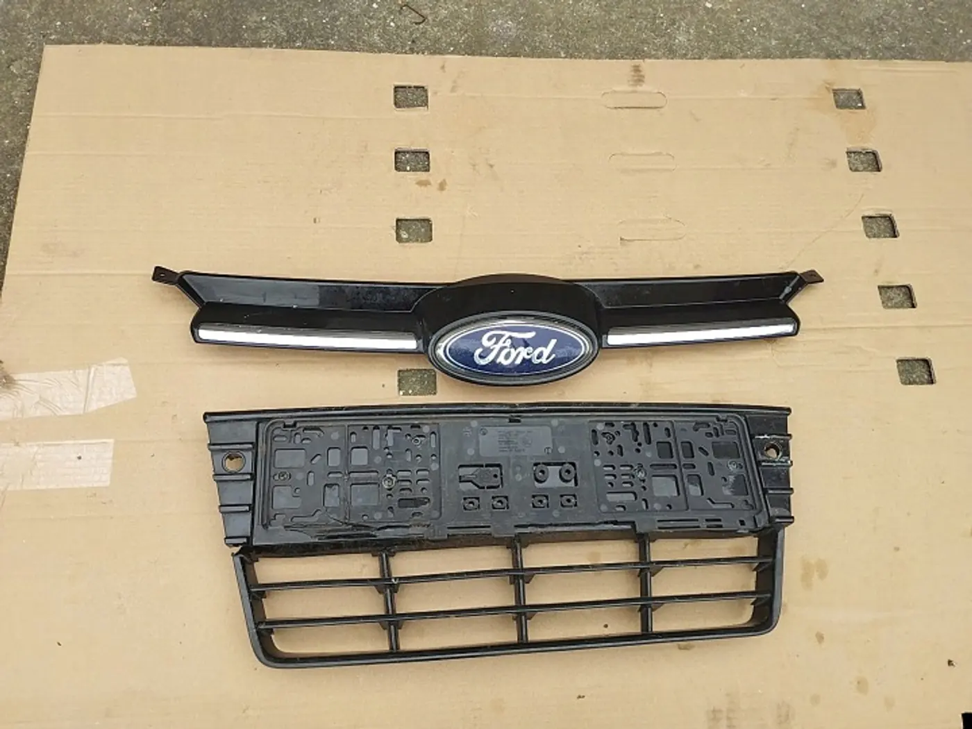 Решетка радиатора к Ford Focus 2011