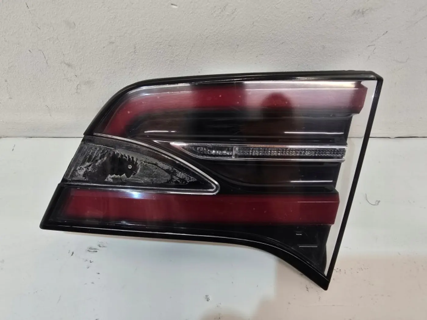 Фонарь задний правый к Tesla Model X 2015