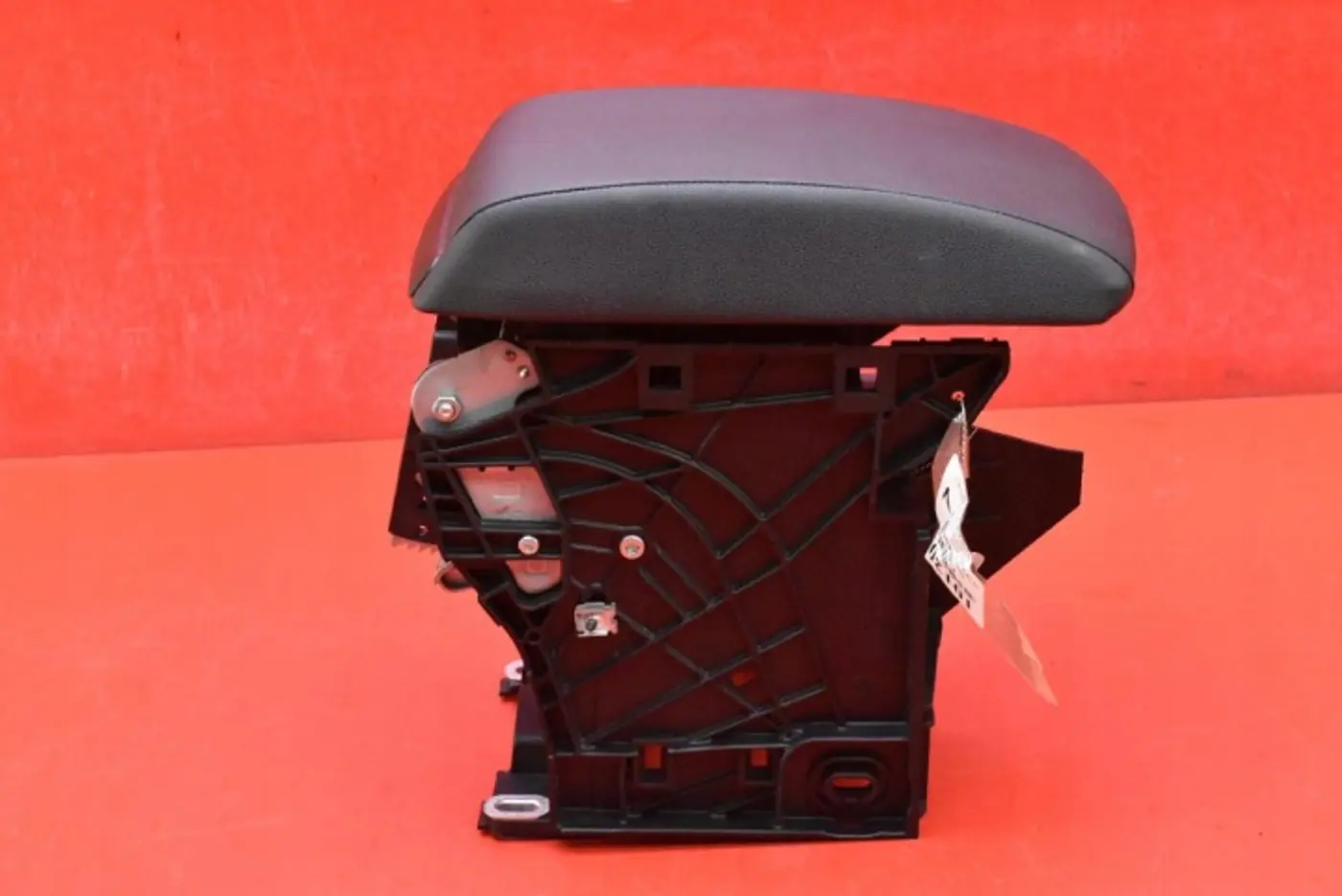 Подлокотник к SEAT Leon 2012
