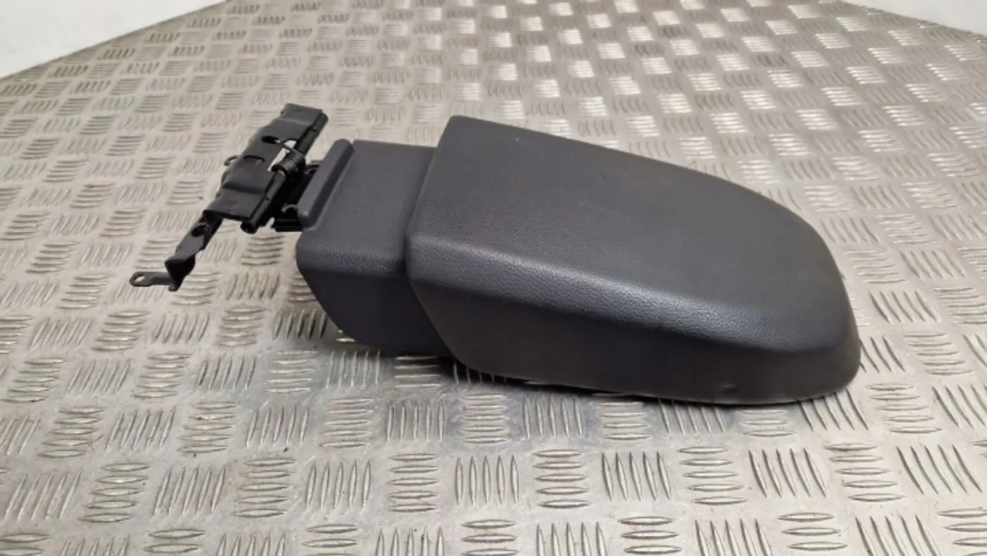 Подлокотник к Ford Kuga 2013