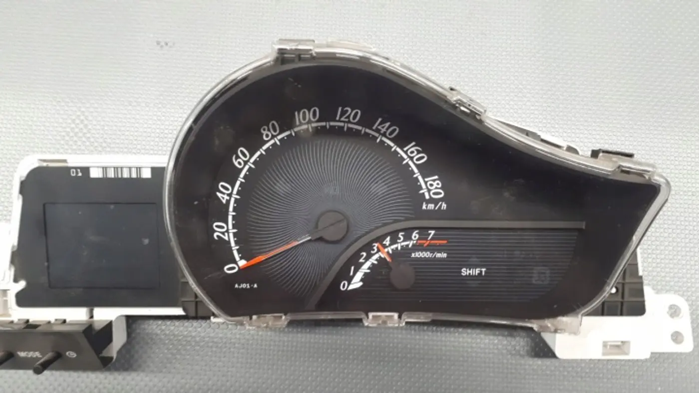 Щиток приборов (приборная панель) к Toyota iQ 2008