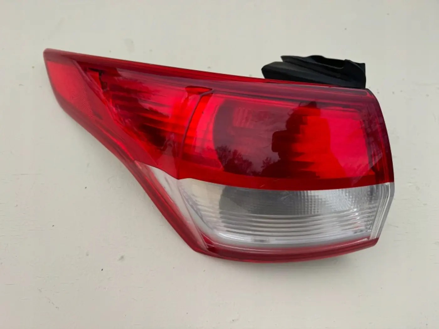 Фонарь задний левый к Ford Kuga 2013
