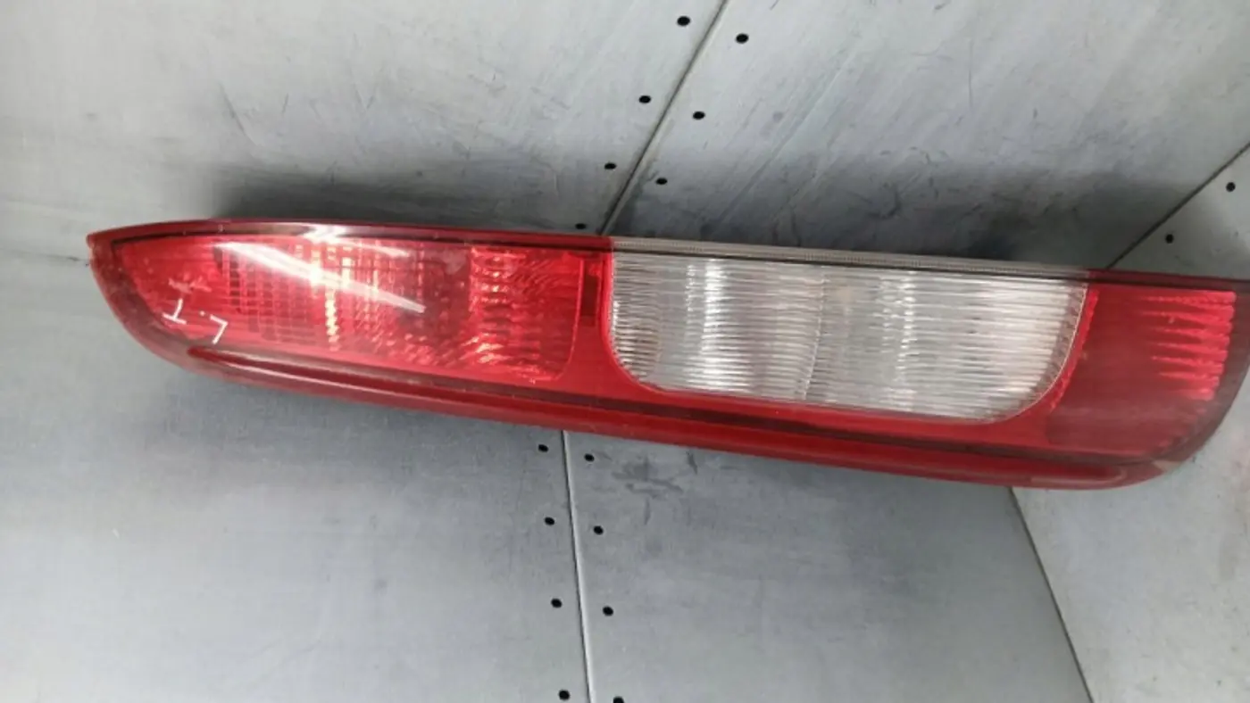Фонарь задний левый к Ford C-MAX 2003
