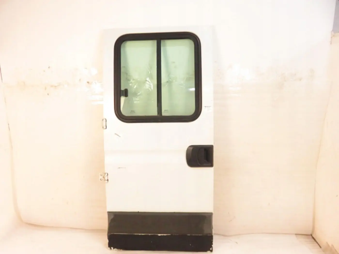 Дверь задняя левая к Iveco  1999