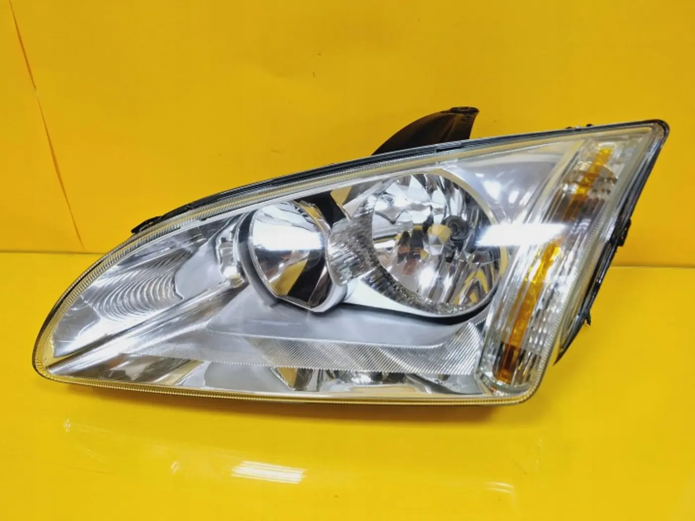 Фара левая к Ford Focus 2005