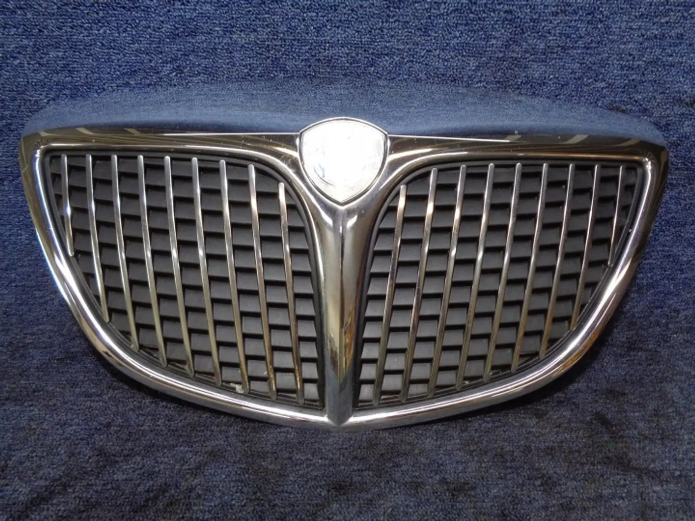 Решетка радиатора к Lancia Ypsilon 2011