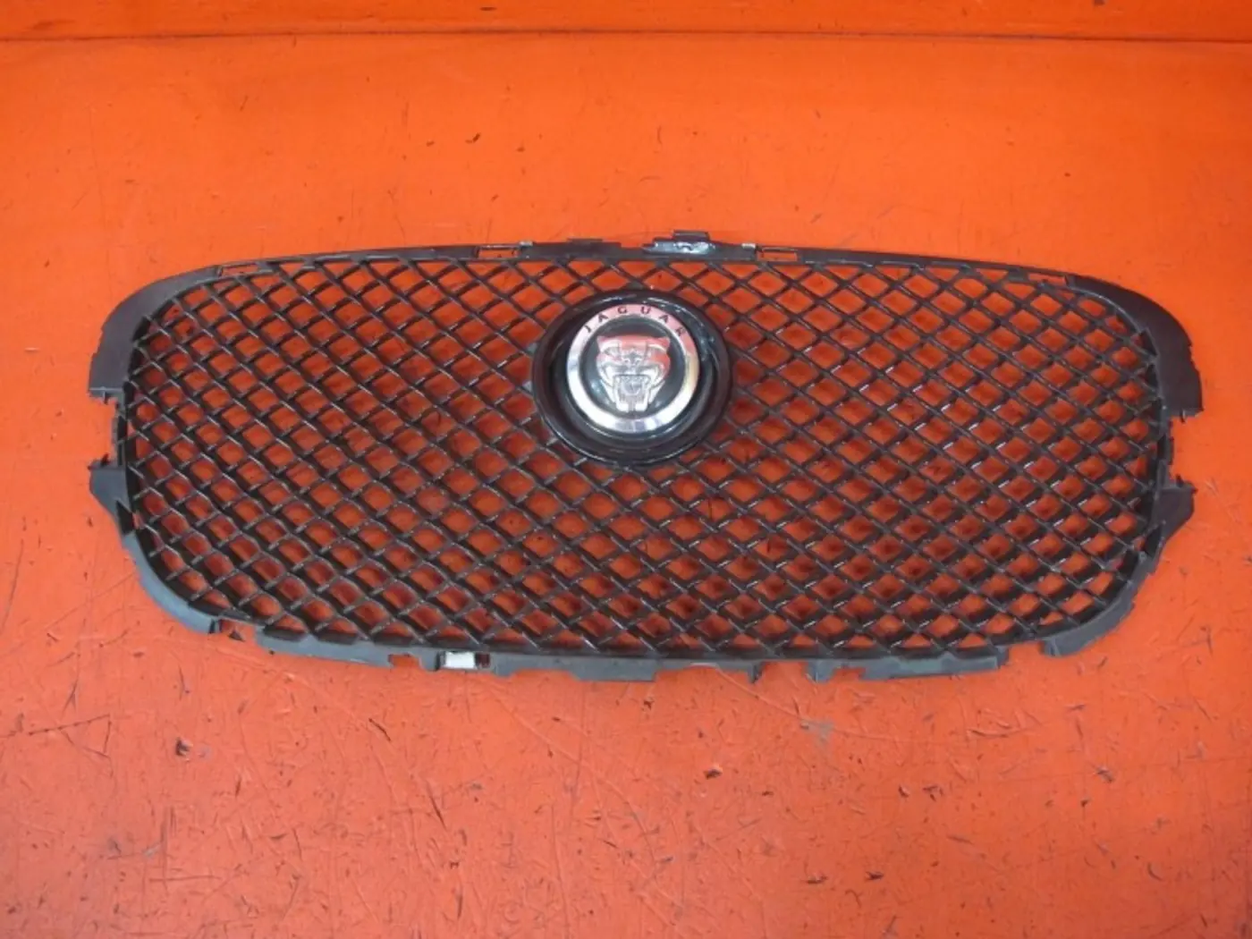 Решетка радиатора к Jaguar XF 2007