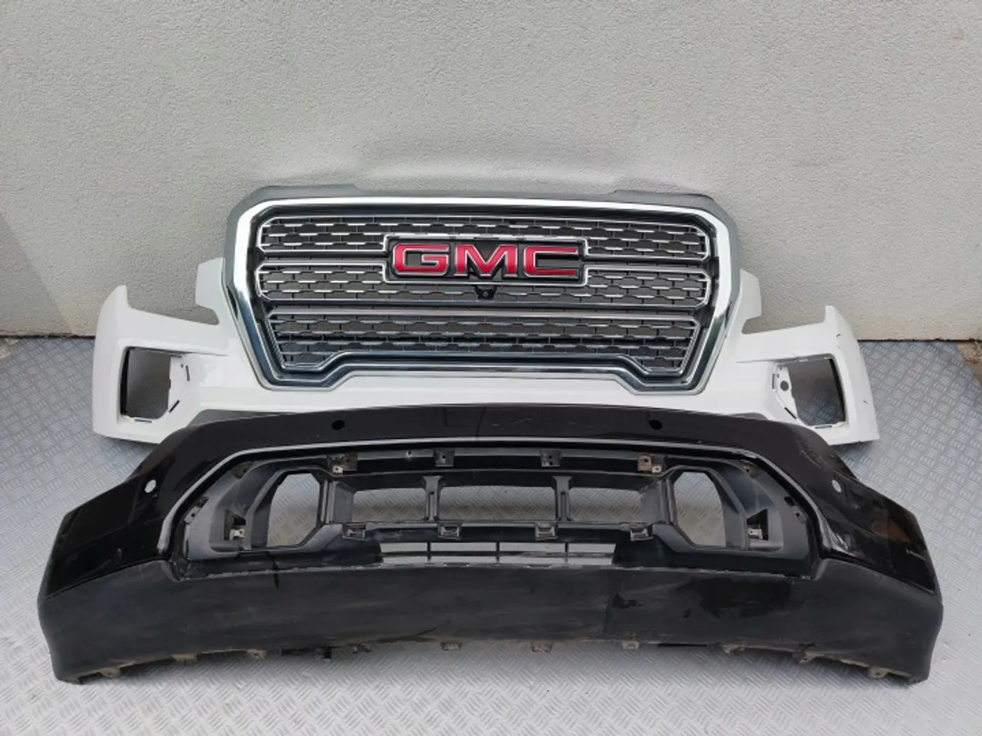 Решетка радиатора к GMC Sierra 2002