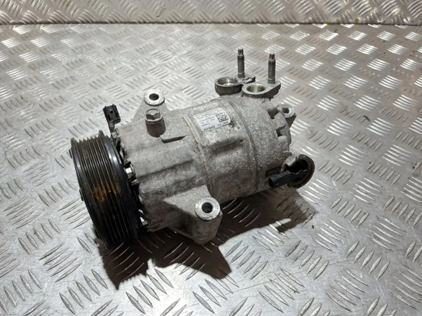 Компрессор кондиционера к Ford Fiesta 1996