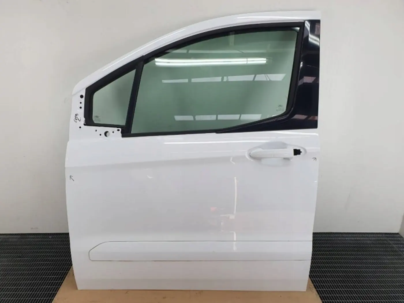 Дверь передняя левая к Ford Transit 2014
