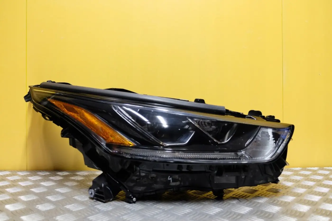 Фара правая к Toyota Highlander 2019