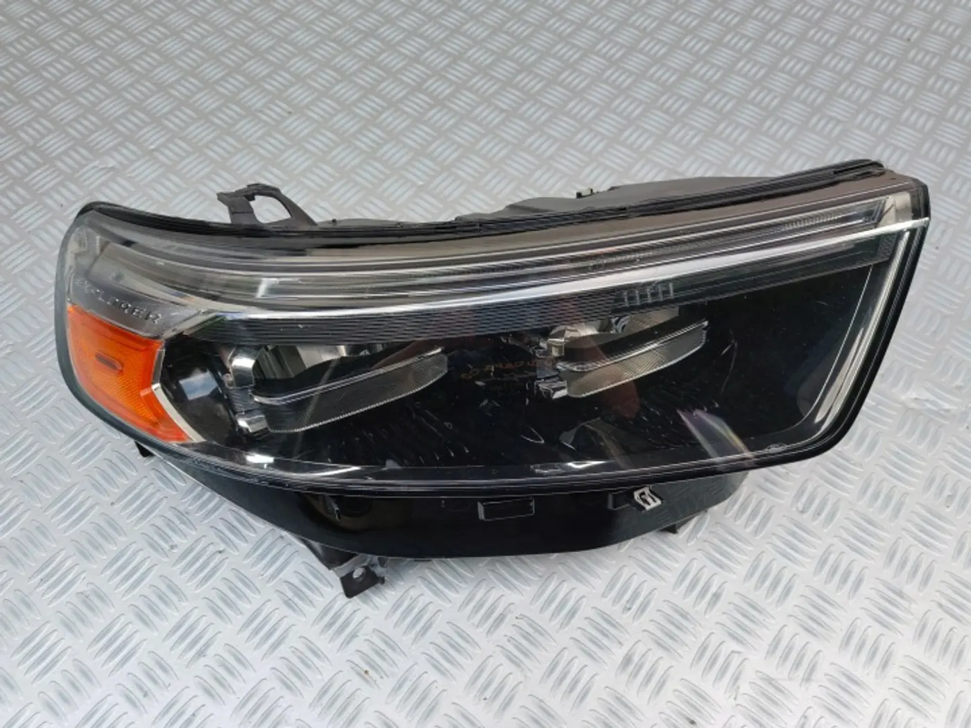 Фара правая к Ford Explorer 2010