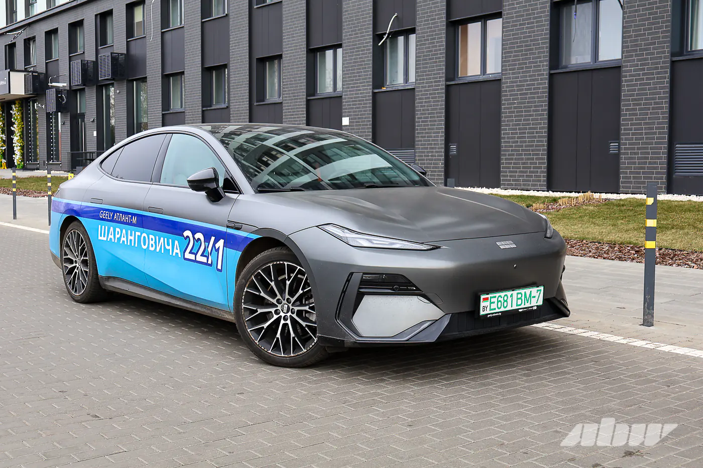 От городского хэтча до стремительного флагмана: выбираем электромобиль Geely вместе с «Атлант-М»
