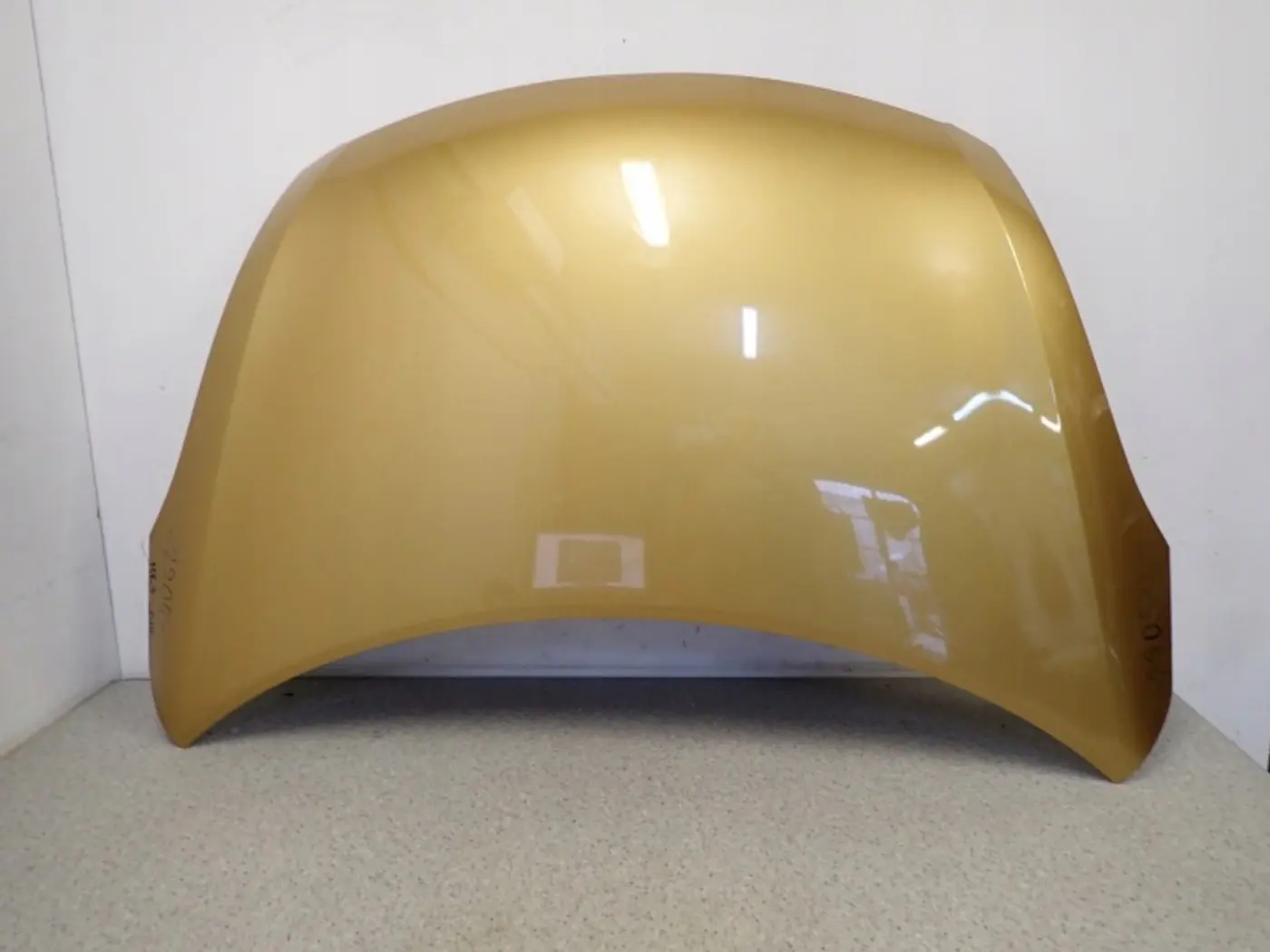 Капот к Suzuki Swift 2011