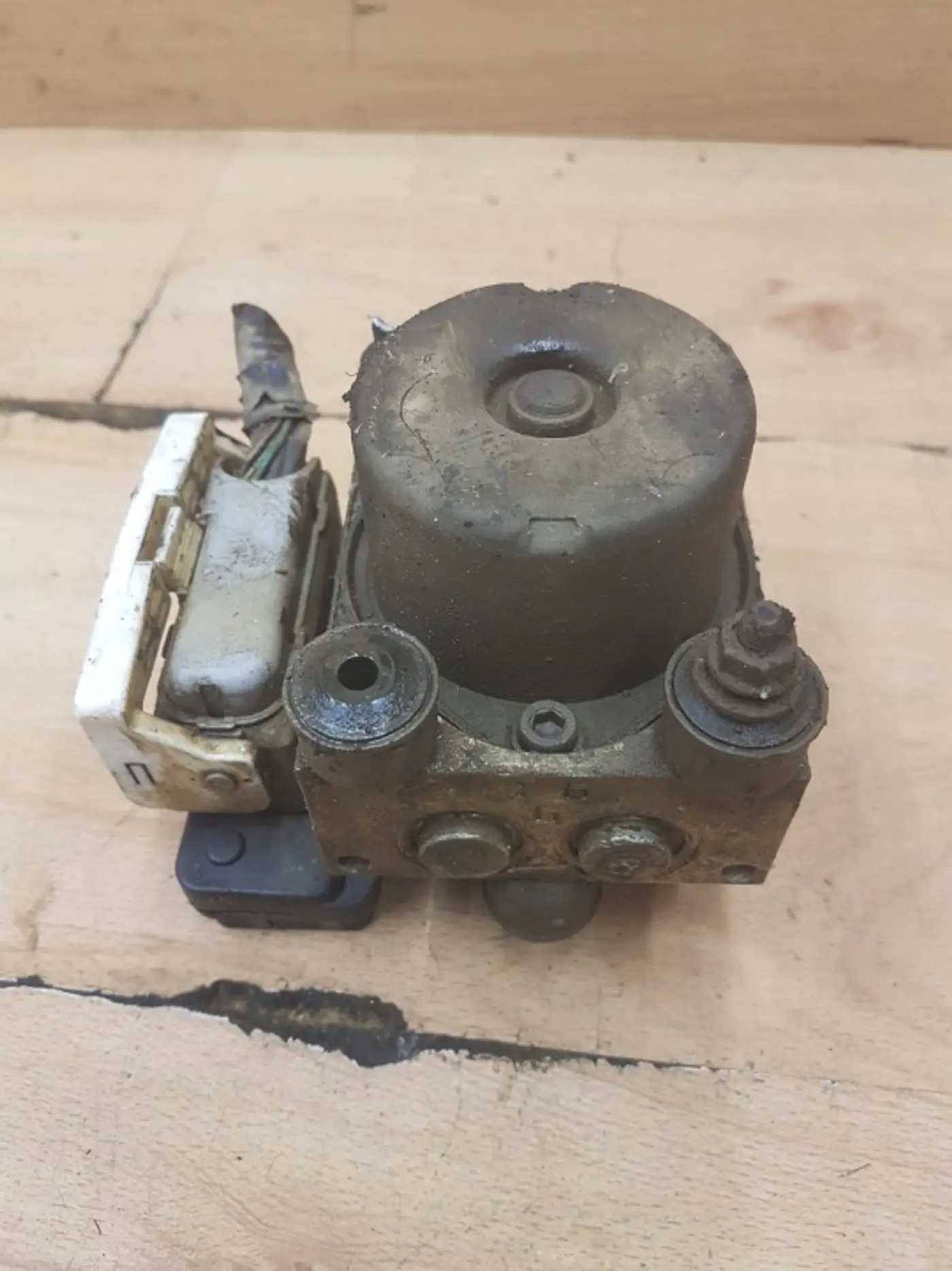 Блок ABS к Mazda 323 2000