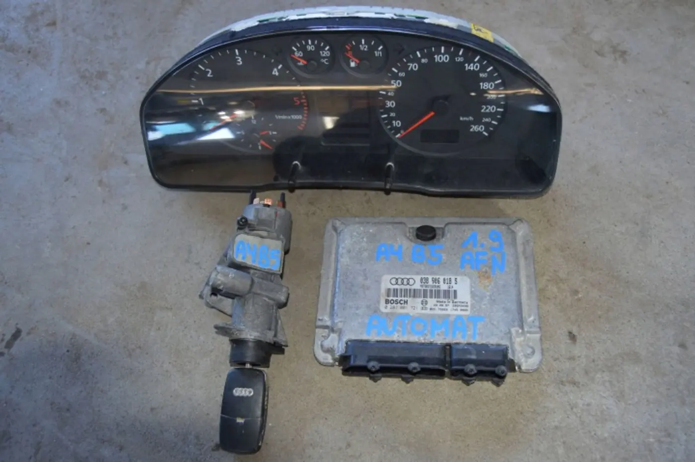 Блок управления двигателем к Audi S4 1997