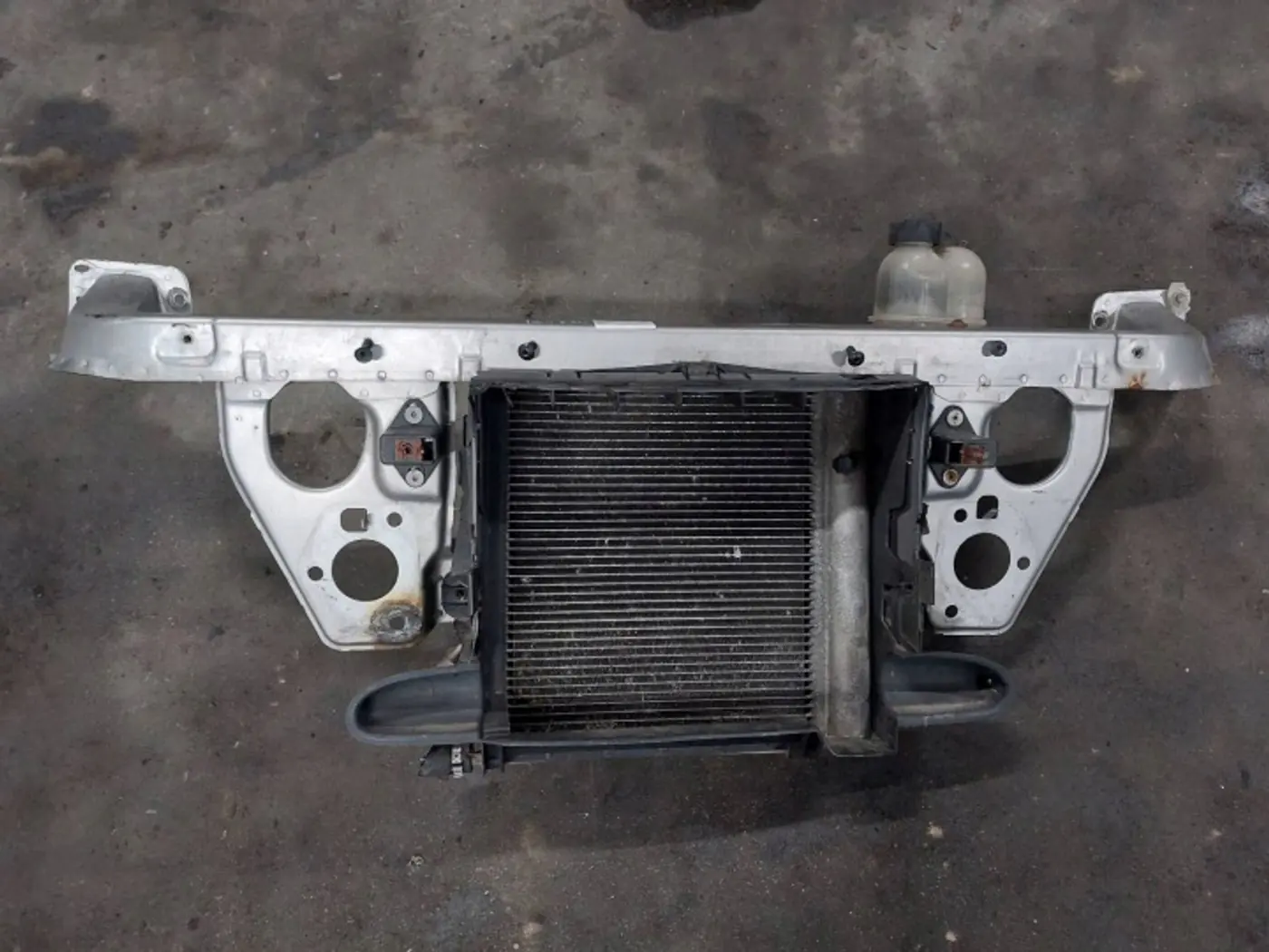 Передняя панель крепления облицовки (телевизор) к Smart Fortwo 1998