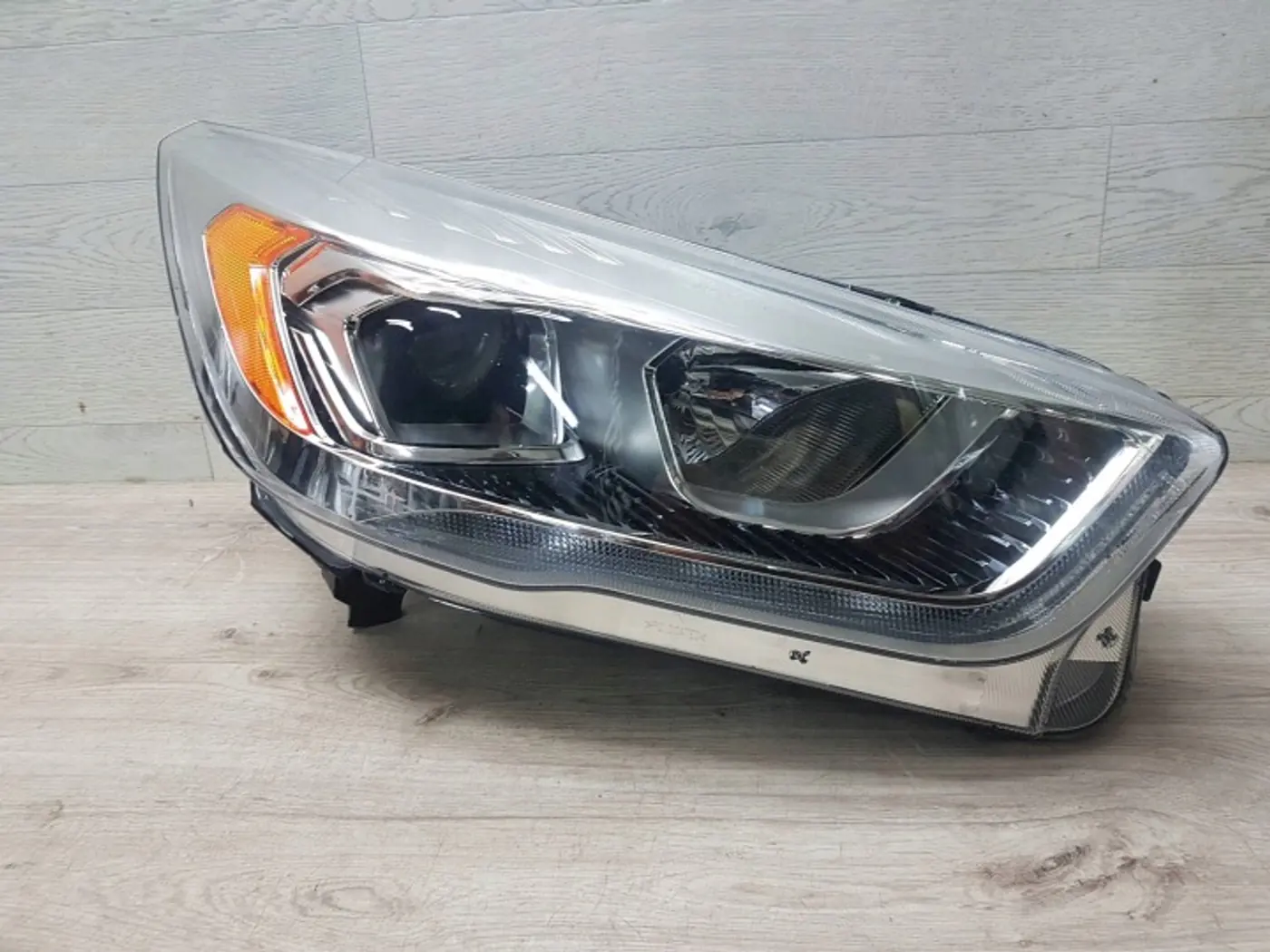 Фара правая к Ford Kuga 2013