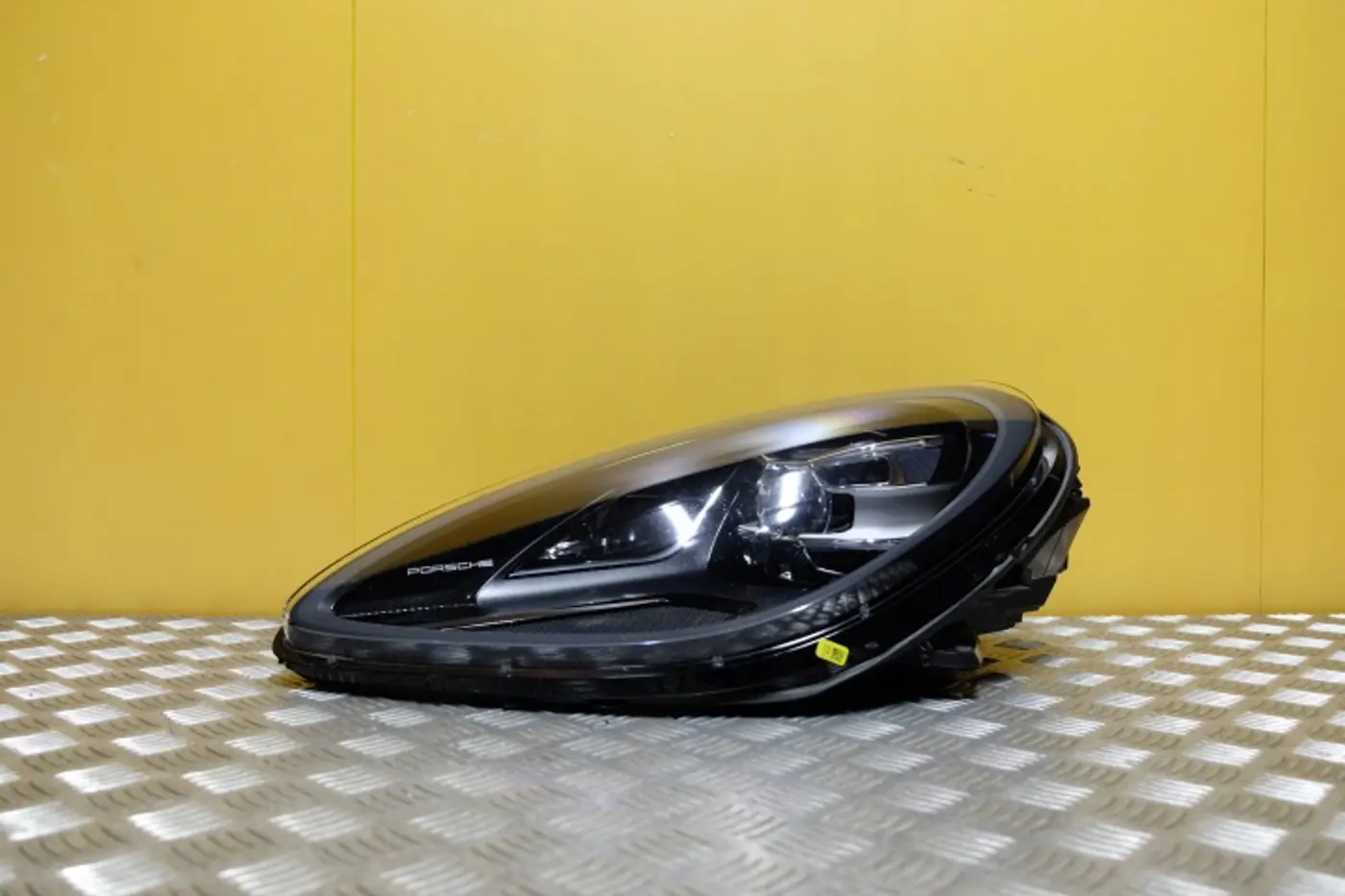 Фара левая к Porsche Macan 2018