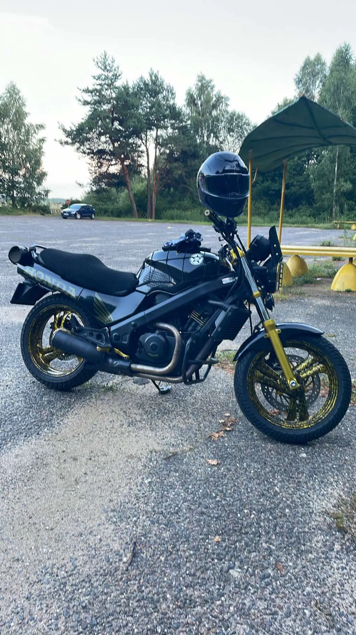 Honda NTV 650, 1993