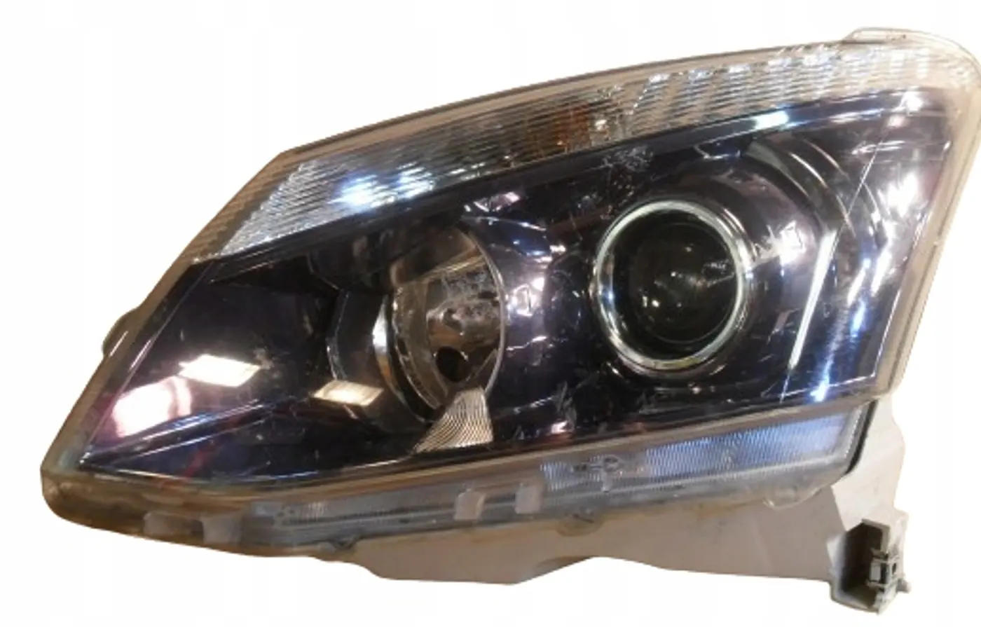 Фара левая к Isuzu D-Max 2016