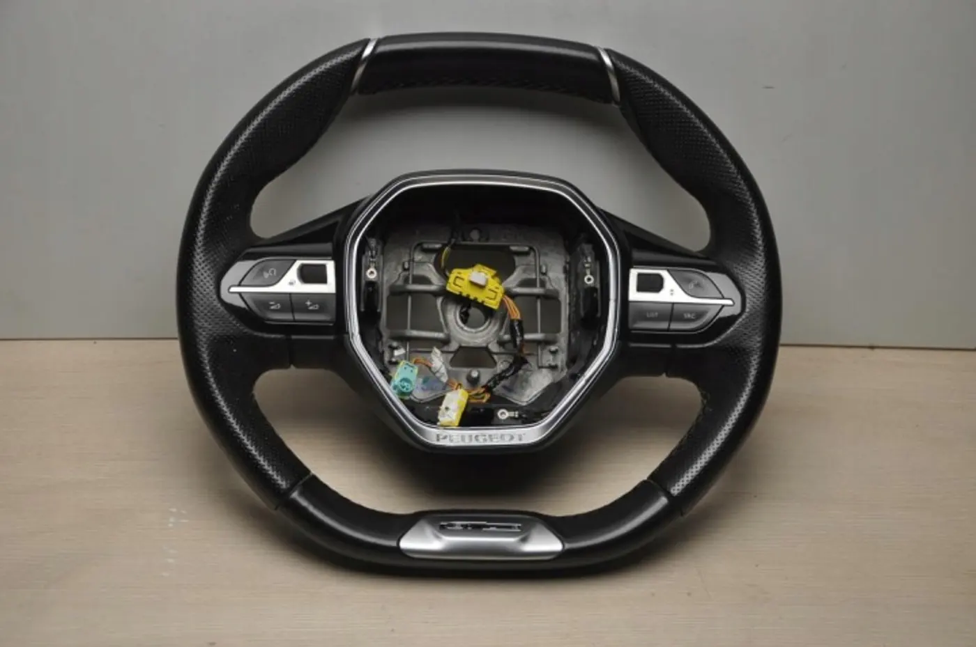 Руль к Peugeot 508 2018