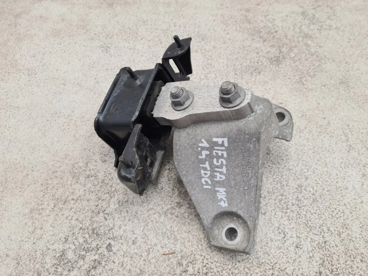 Подушка крепления КПП к Ford Fiesta 2001