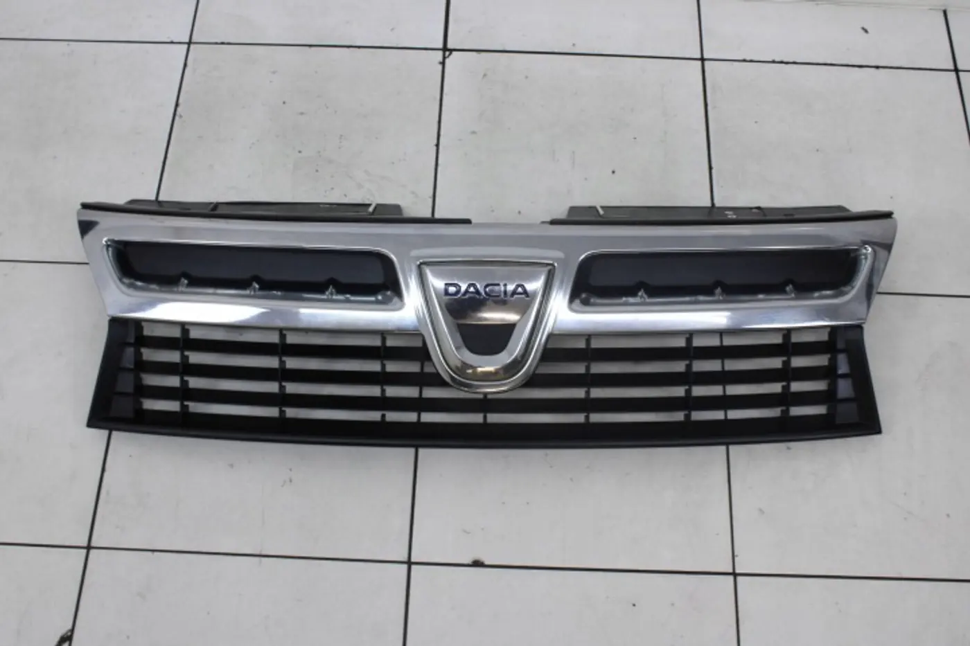 Решетка радиатора к Dacia Duster 2010