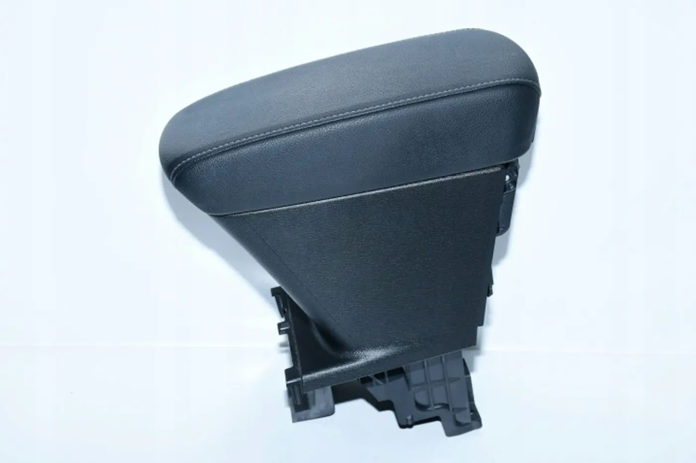 Подлокотник к Opel Corsa 2019