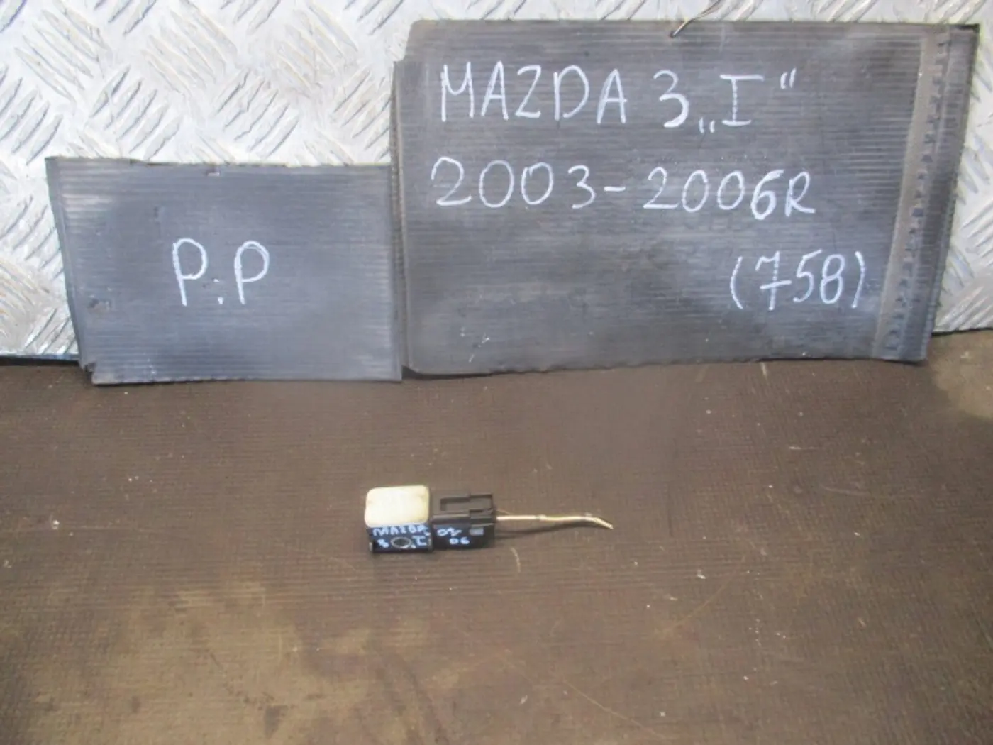Датчик удара к Mazda 5 2005