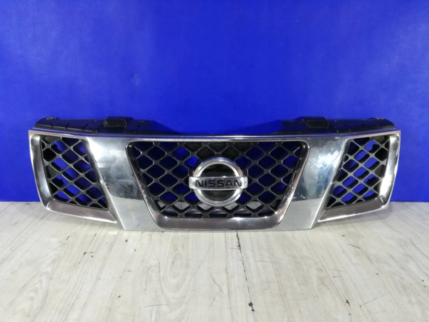 Решетка радиатора к Nissan Pathfinder 2004