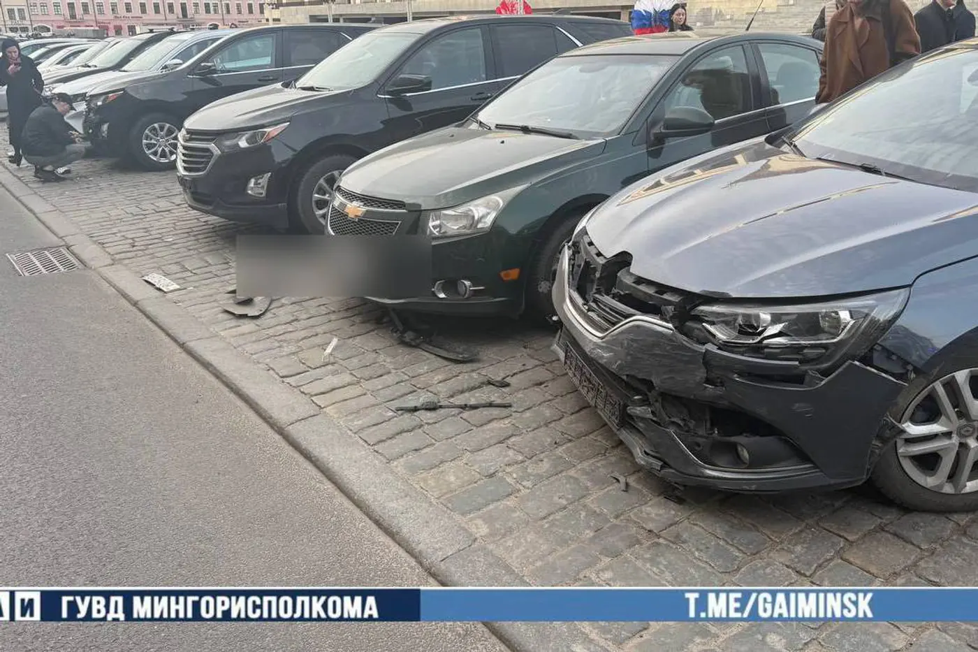 Праздник закончился ДТП в центре Минска: водитель Opel прочесал семь машин