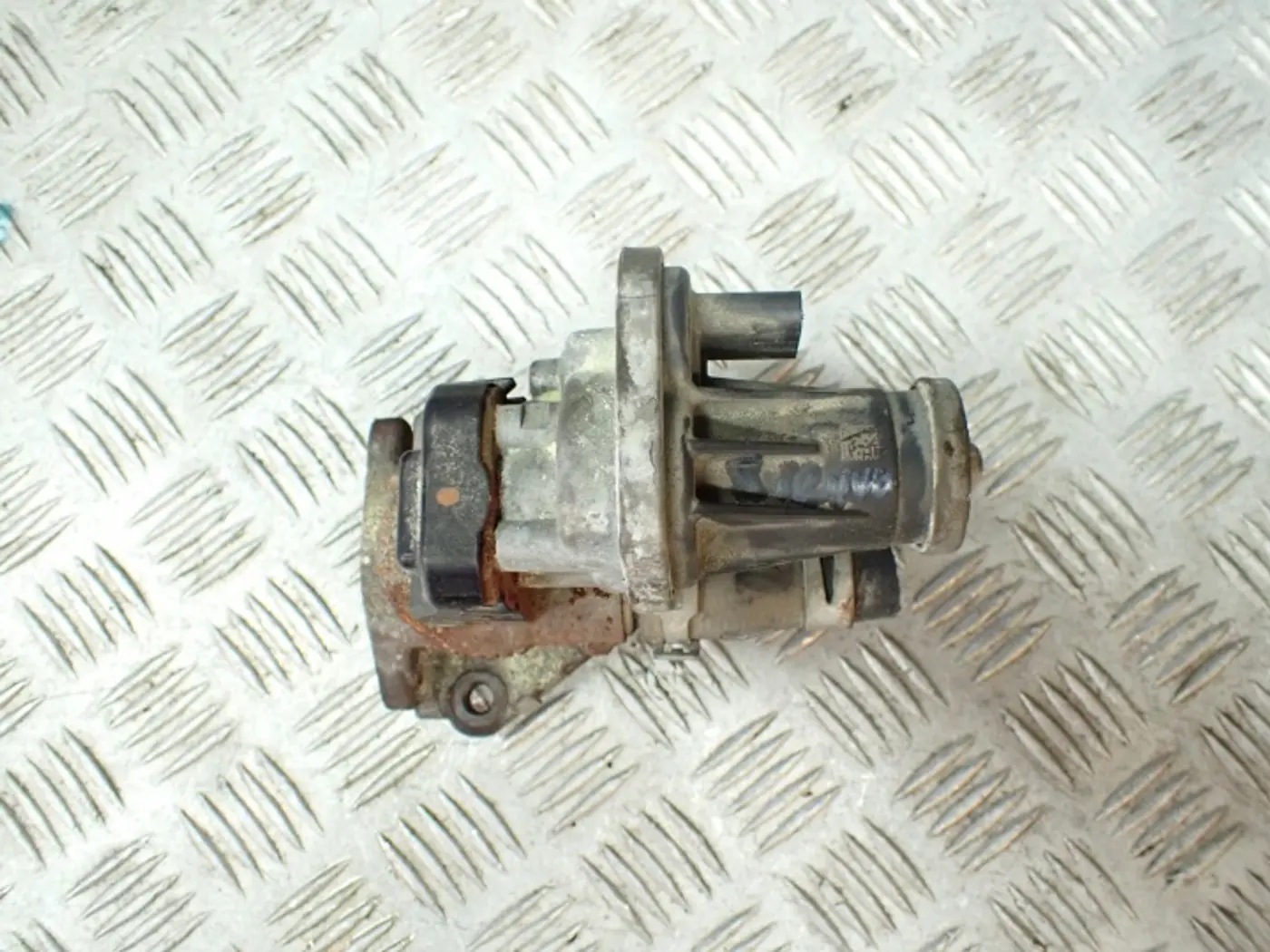 Клапан EGR к GMC Sierra 2002