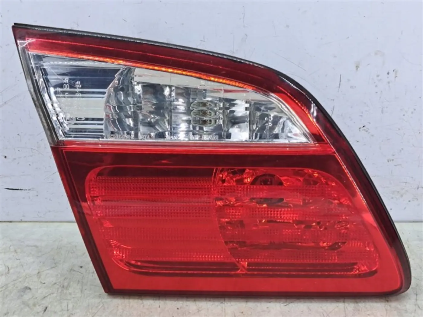 Фонарь задний левый к Nissan Maxima 2000