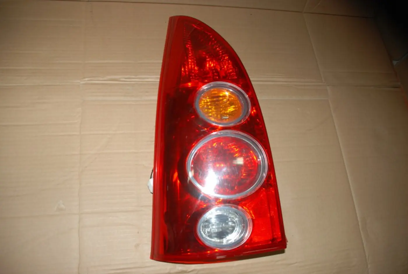 Фонарь задний левый к Mazda Premacy 2005