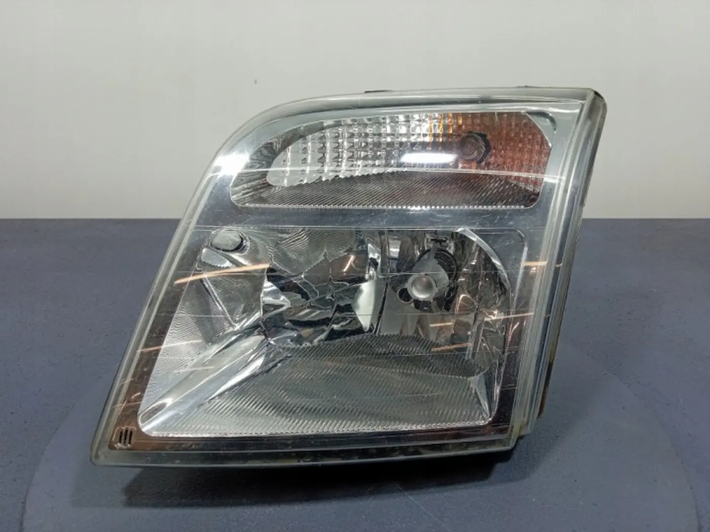 Фара левая к Ford Transit Connect 2012