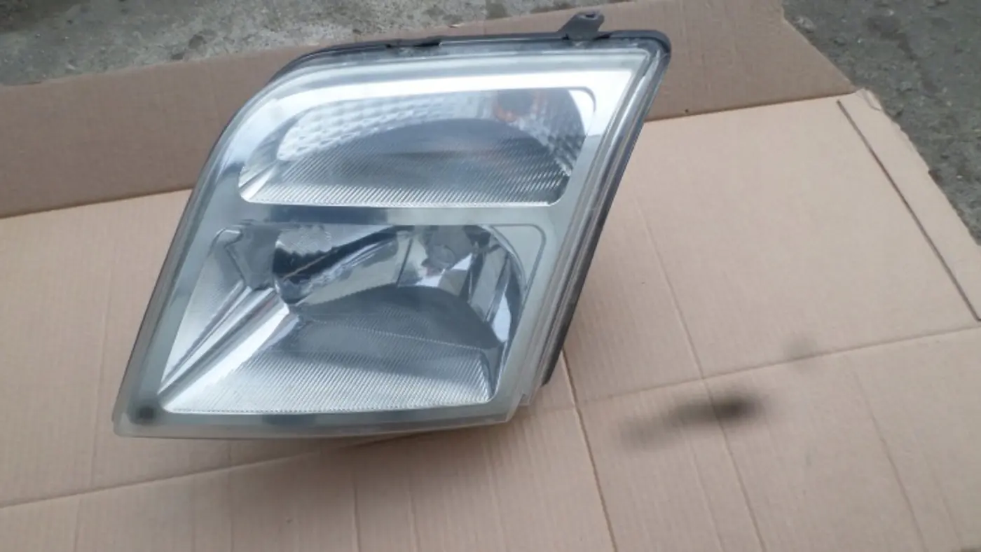 Фара левая к Ford Transit Connect 2012