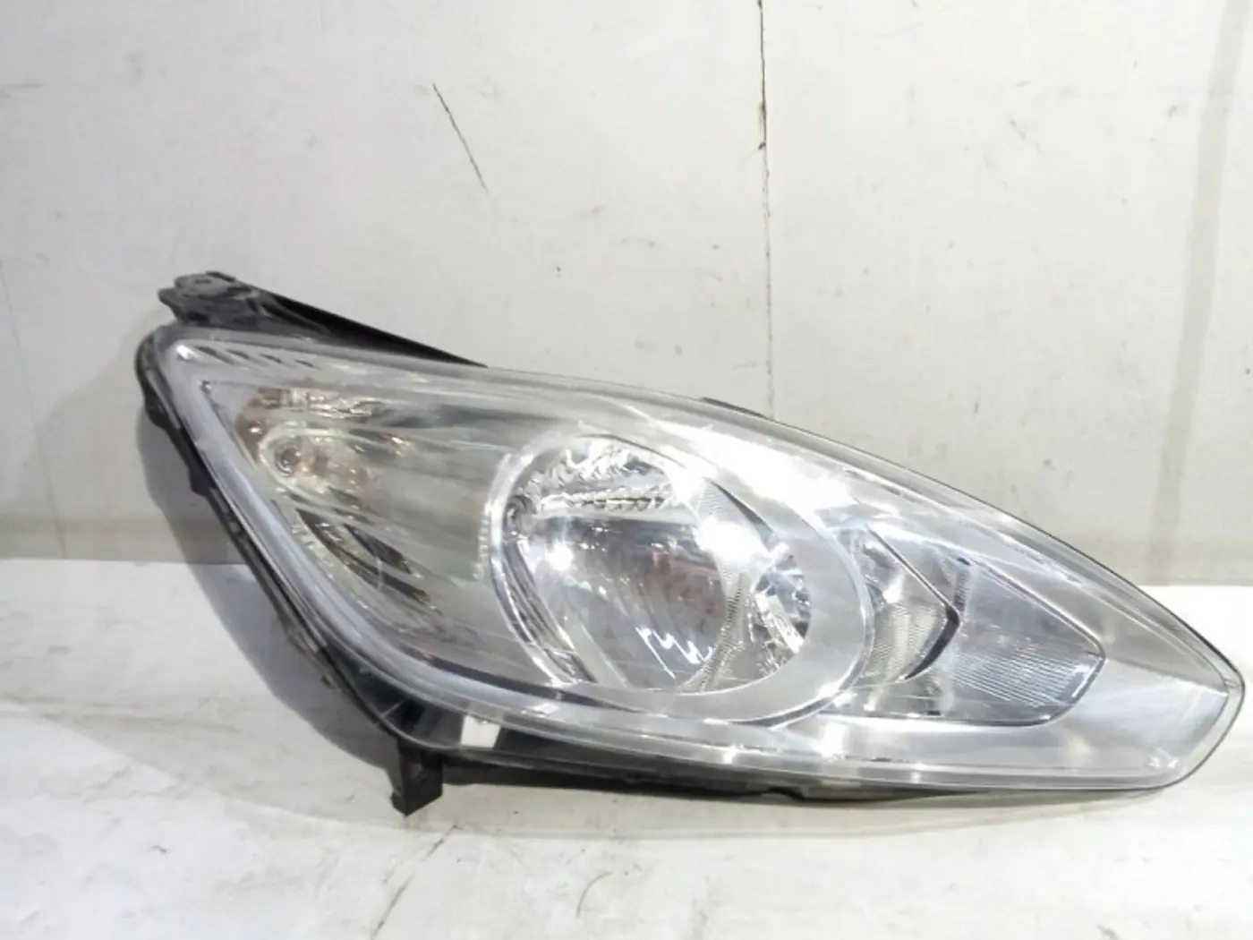Фара правая к Ford C-MAX 2010