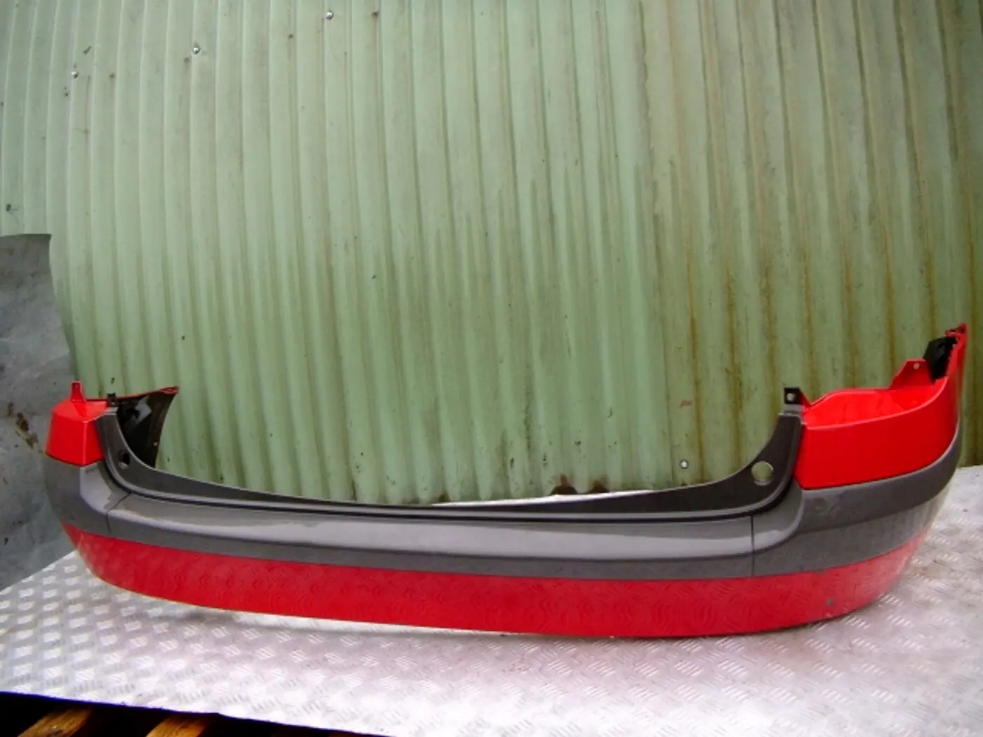 Бампер задний к Mazda Premacy 2010