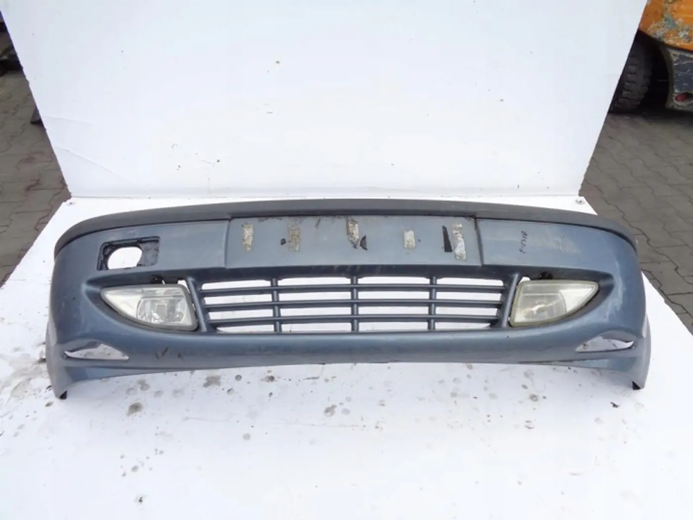Бампер передний к Ford Fiesta 2001